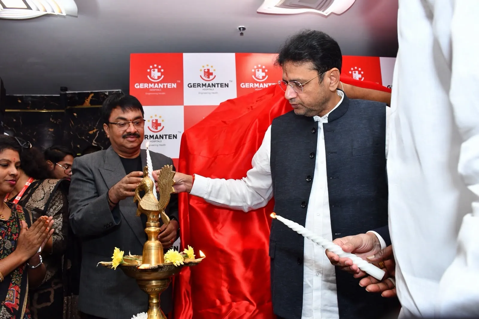 Sri D. Sridhar Babu inaugurating the latest fully active robotic joint replacement system at Germanten Hospitals Attapur, Hyderabad