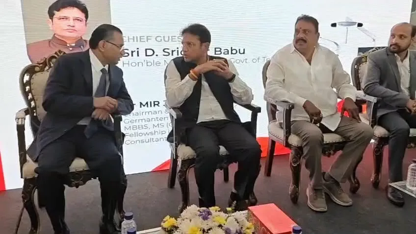 Sri D. Sridhar Babu visiting the robotic surgery facility at Germanten Hospitals